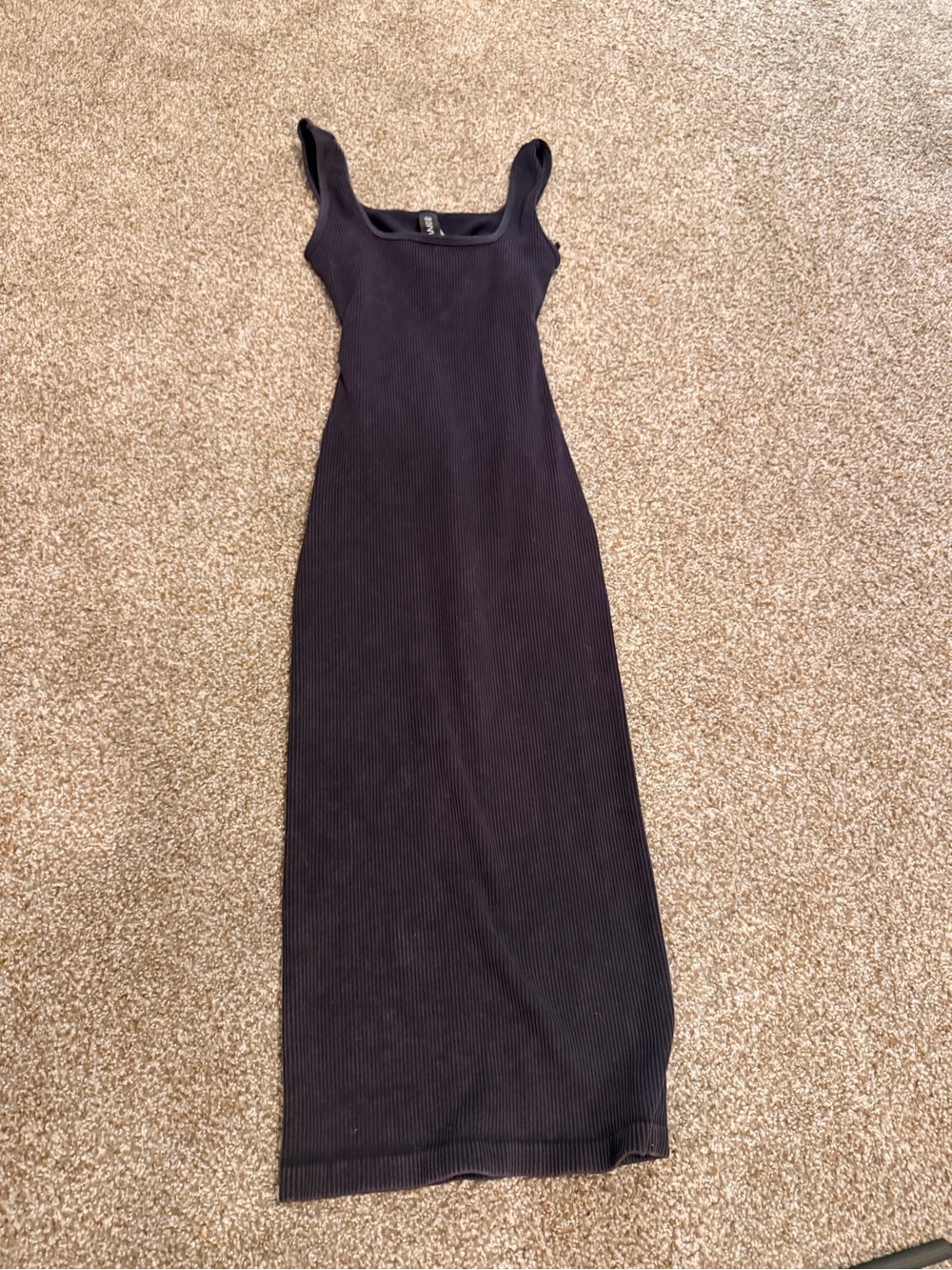Sleek Black Ribbed Backless Maxi Dress